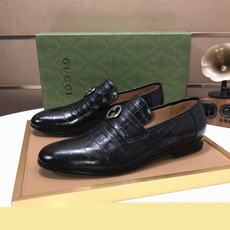 G*u*i leather shoes